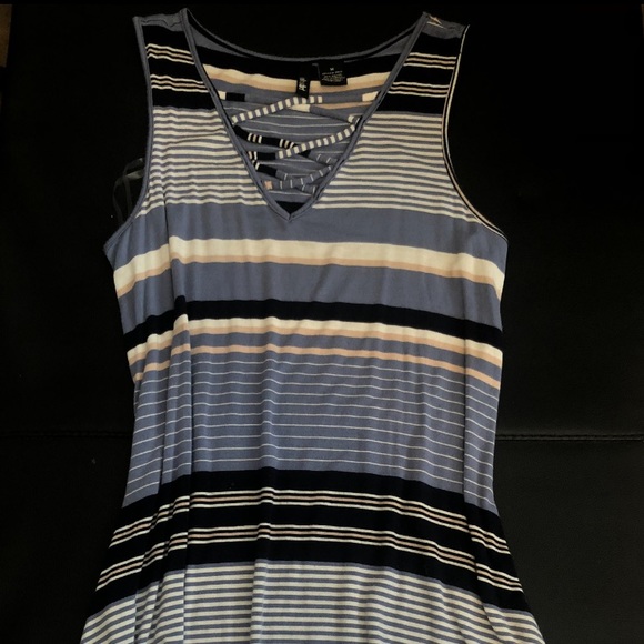 Light flowy blue and white slip dress - Picture 2 of 5